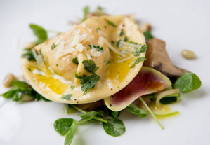 La recette du jour : ravioles maison au Pâté Hénaff et ses légumes croquants