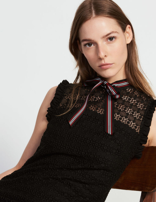 Robe Sandro en dentelle avec col gros grain 245 € Robe Sandro en dentelle avec col gros grain 245 €