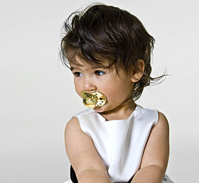 Bébé et sa sucette Bébé et sa sucette