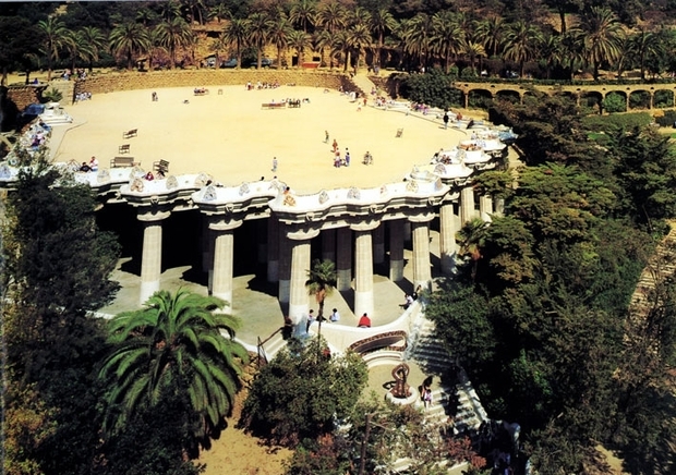 En Espagne, le parc Güell