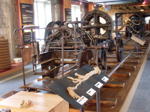 Tissage des cordes à la Corderie Royale Tissage des cordes à la Corderie Royale