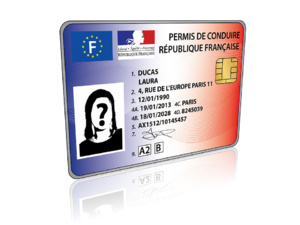 Le vieux permis rose laisse sa place à une carte en plastique Le vieux permis rose laisse sa place à une carte en plastique