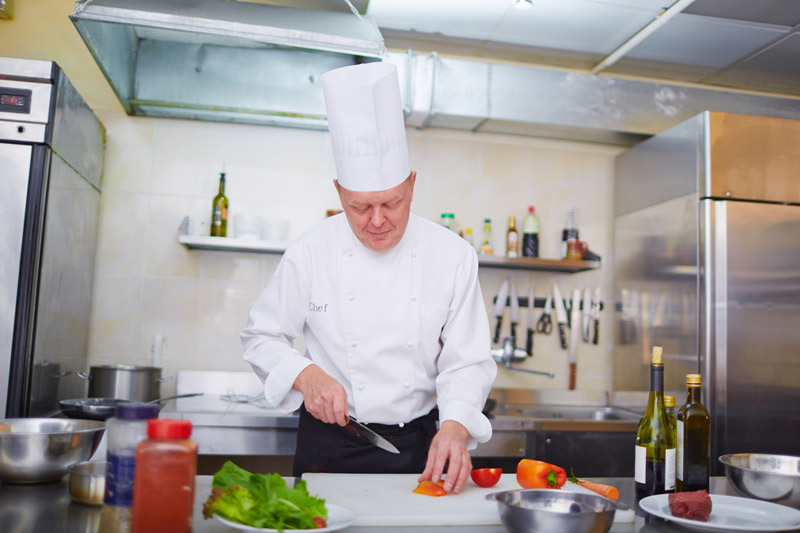 Restauration : quel réglement vestimentaire à respecter ?