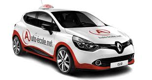 Auto-école traditionnelle ou auto-école en ligne ?