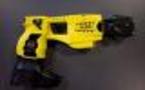 Le Taser : un pistolet à impulsion électrique qui fait polémique