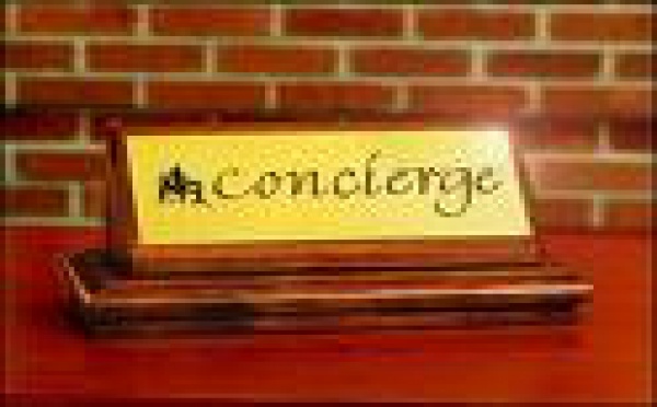 Le concierge : l’homme à tout faire des clients